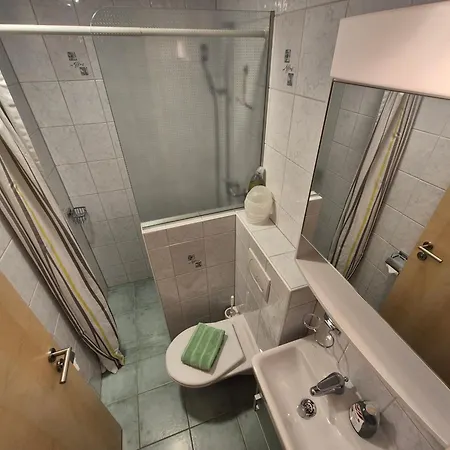 Chasa Aquileia Scuol - Bergblick, Komfort, 6 Pers, Zentral, Terrasse, Gratis Parken, Wlan Scuol