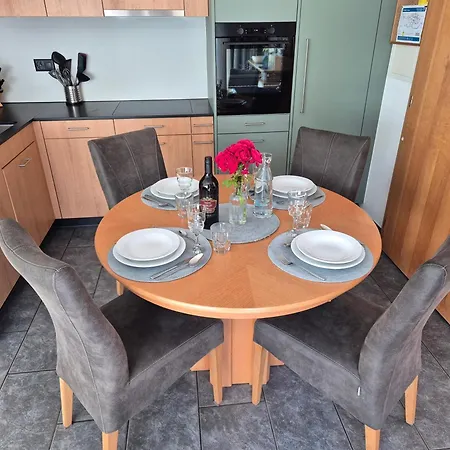דירה Chasa Aquileia - Bergblick, Komfort, 6 Pers, Zentral, Terrasse, Gratis Parken, Wlan סקואול